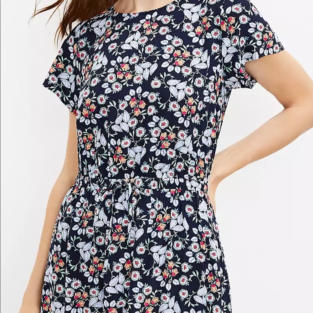 Like new, worn once. Loft floral dress.